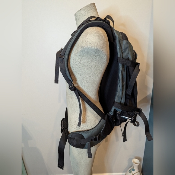 MEC Backpack 45L Capacity Frame Size Long, Black & Green Unisex - Picture 3 of 10